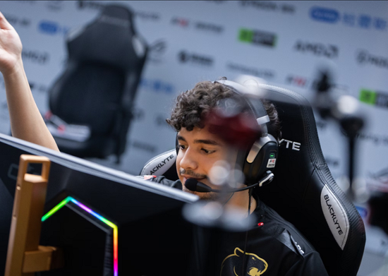 Hunter ： 我们没有像 NiKo 或 m0NESY 这样的明星选手，所以我们需要团结作战。